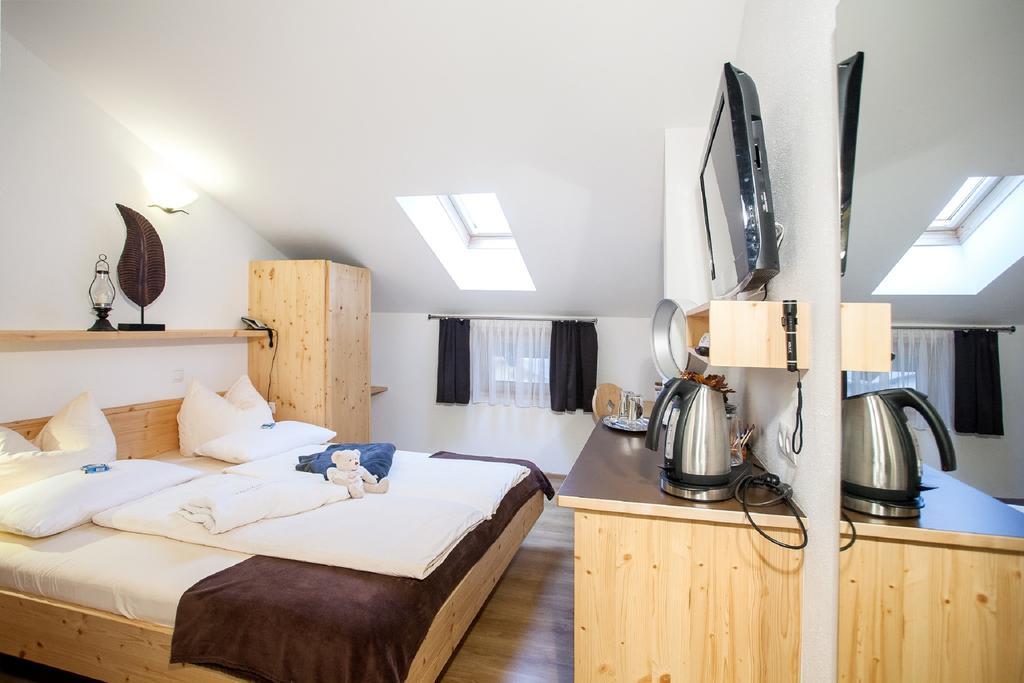 Gaestehaus Waldrand Garni Визинг Экстерьер фото